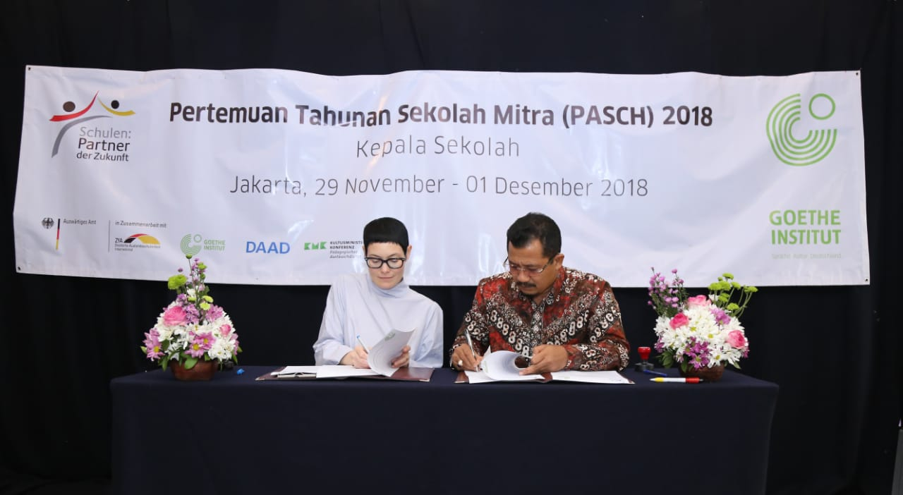 Penandatangan_MoU.png